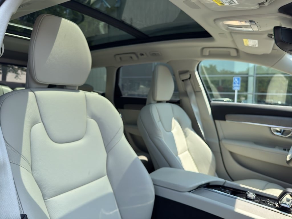 Certified 2025 Volvo V90 B6 Cross Country Plus AWD/4WD image 28