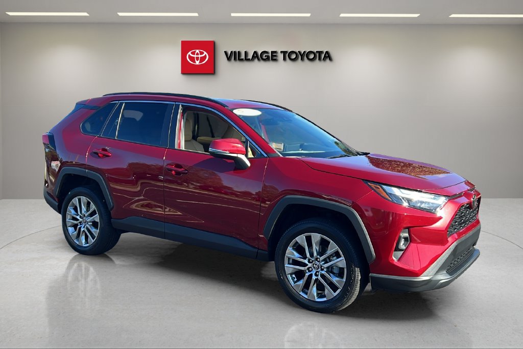 Certified 2022 Toyota RAV4 XLE Premium FWD image 7