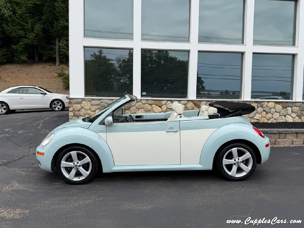 Used 2010 Volkswagen Beetle Final Edition FWD image 12