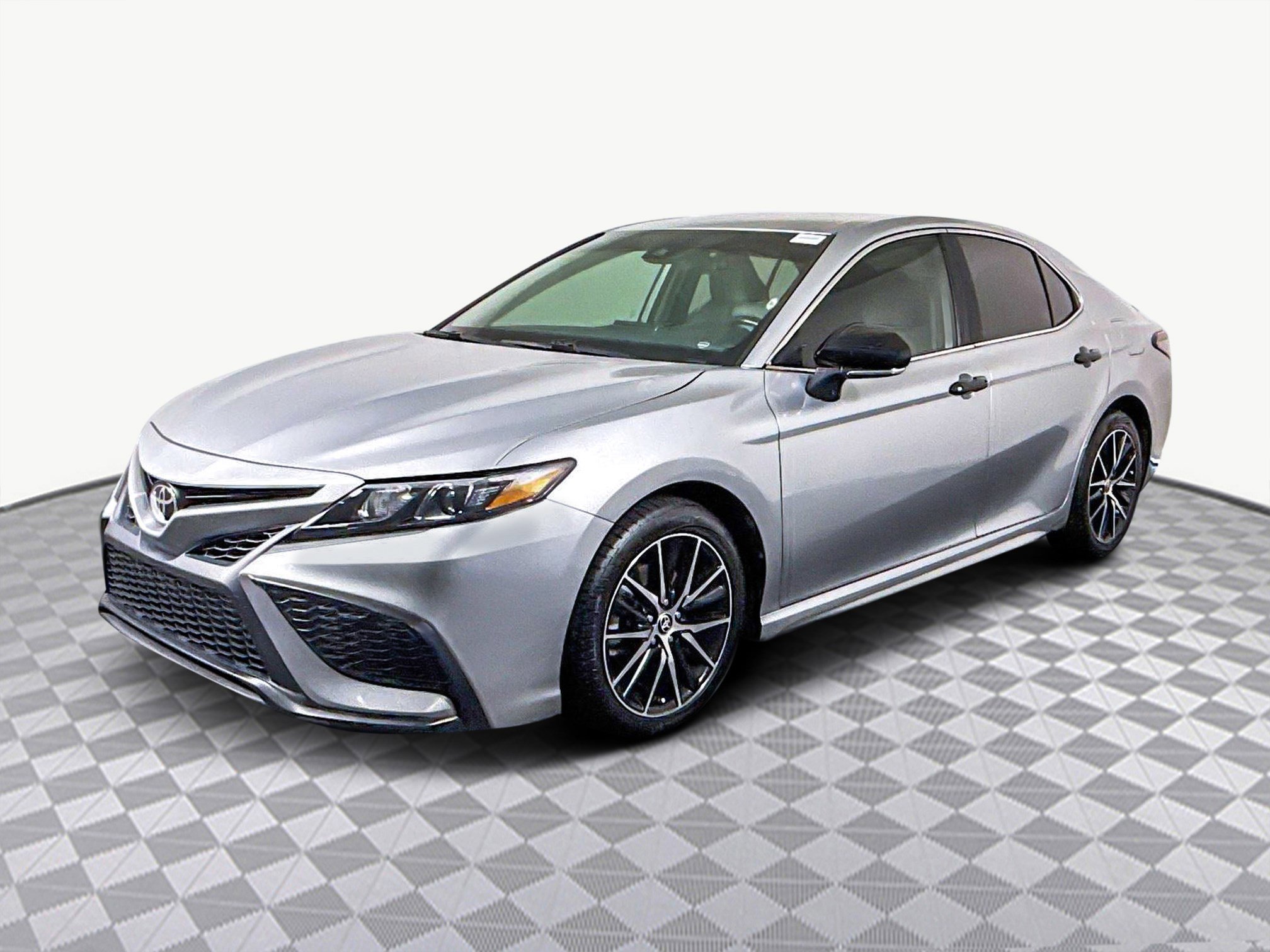 Used 2023 Toyota Camry SE image 4