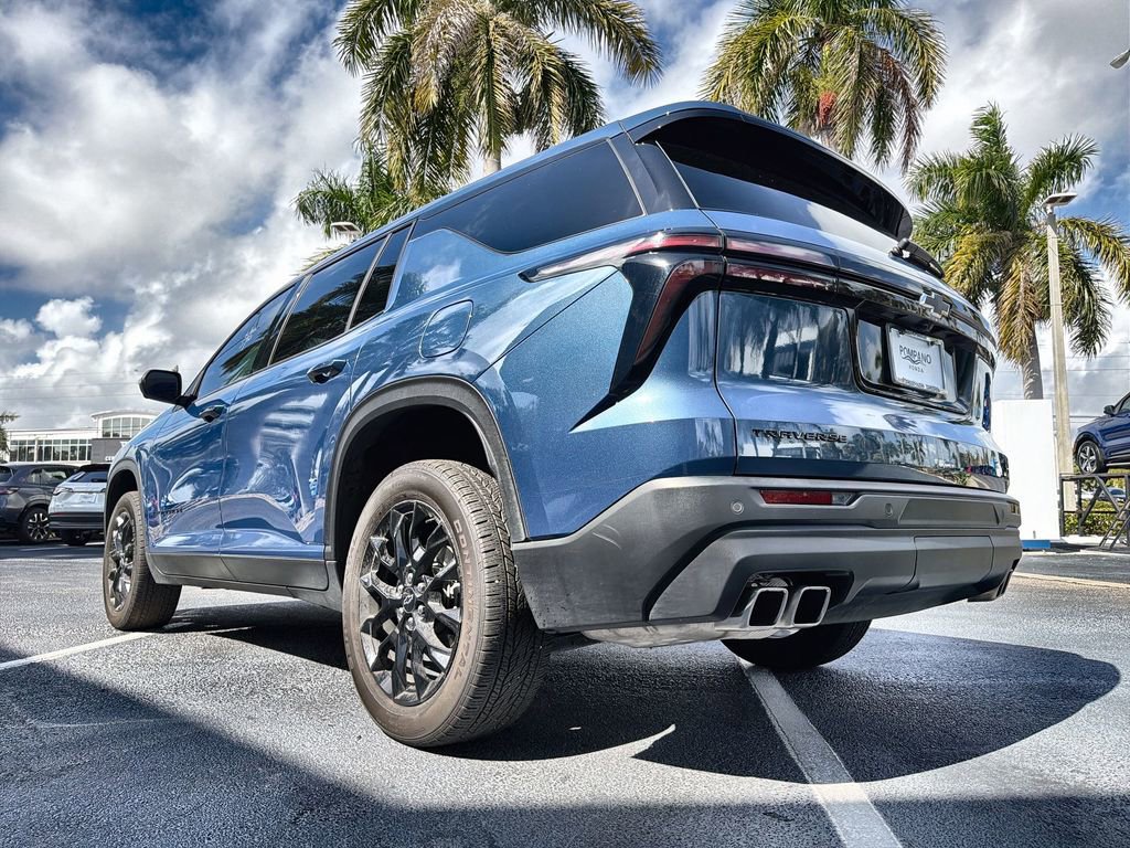 Used 2024 Chevrolet Traverse LS w/ Midnight/Sport Edition image 19