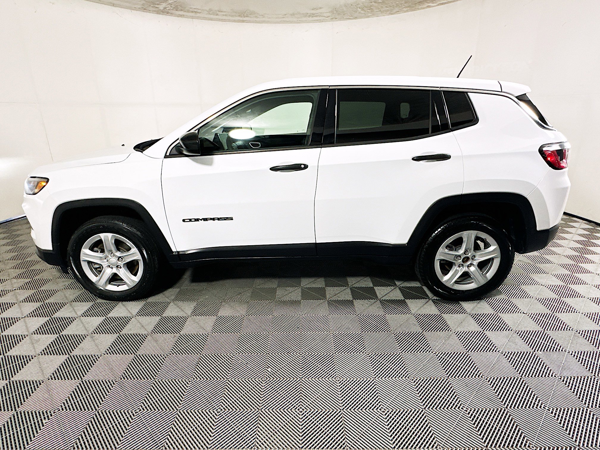 Used 2023 Jeep Compass Sport AWD/4WD image 6