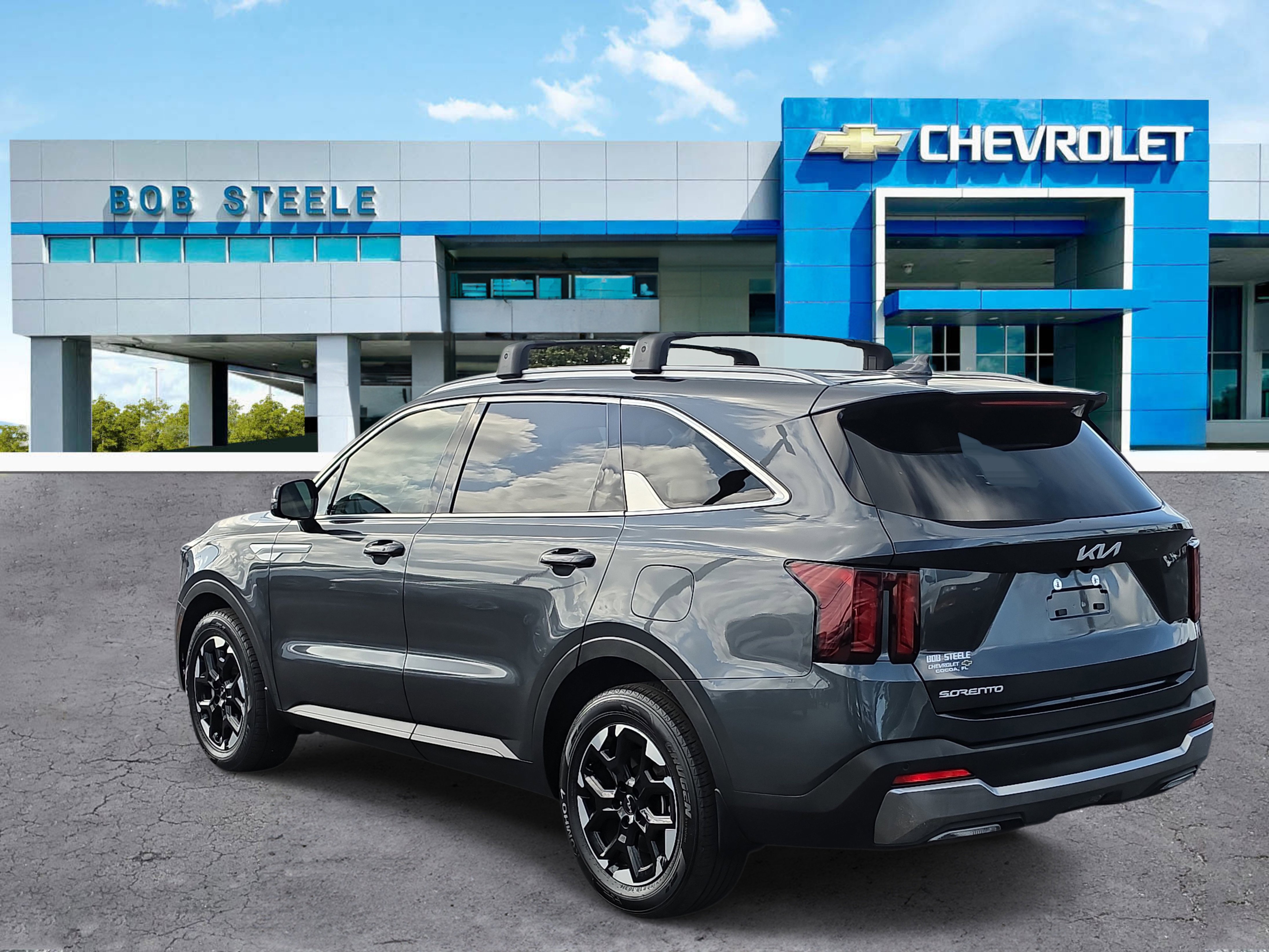 Used 2024 Kia Sorento S FWD image 3