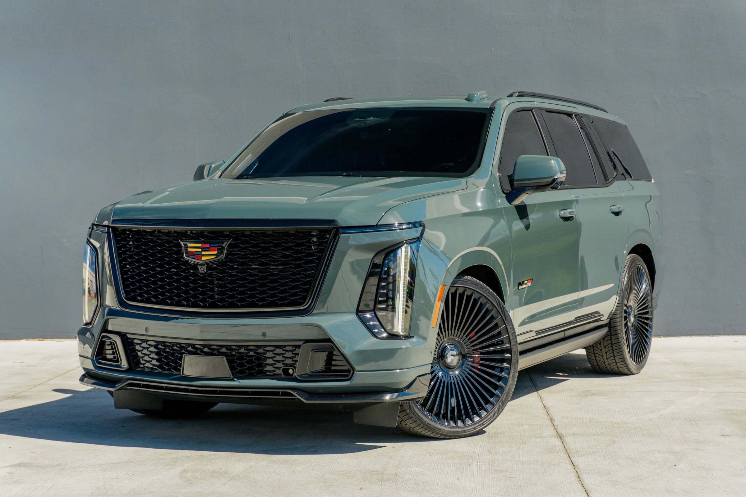 Used 2025 Cadillac Escalade V w/ LPO, ONYX Package AWD/4WD image 3