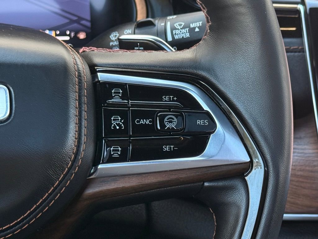 Used 2023 Jeep Grand Cherokee Summit w/ Luxury Tech Group V image 30