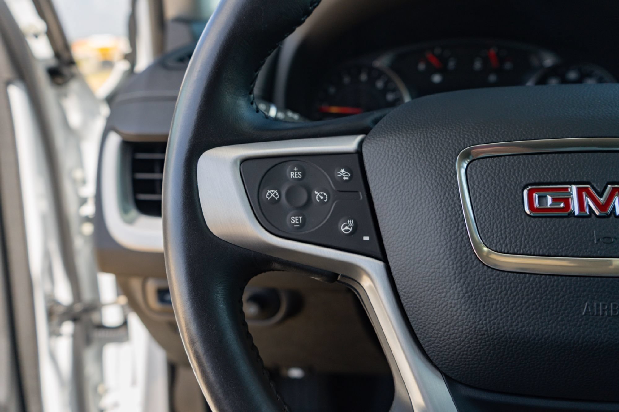 Used 2022 GMC Terrain SLT w/ Infotainment Package II AWD/4WD image 13