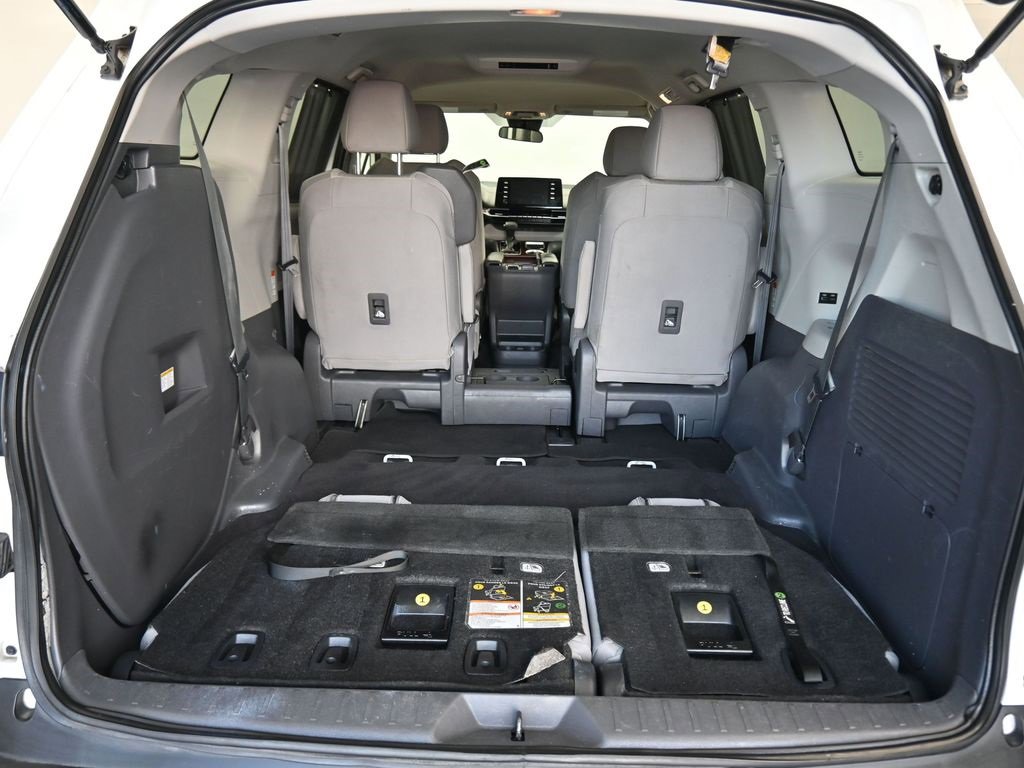 Used 2021 Toyota Sienna LE image 54
