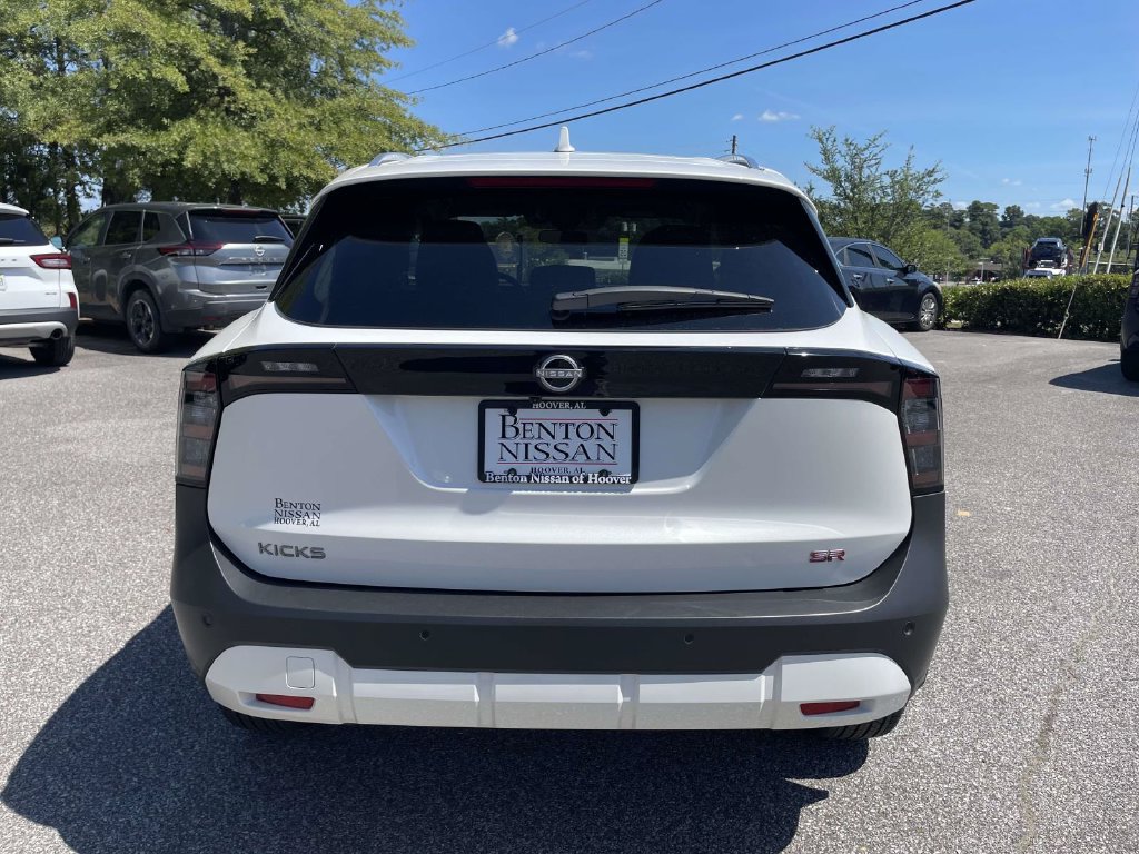 Used 2025 Nissan Kicks SR FWD image 4