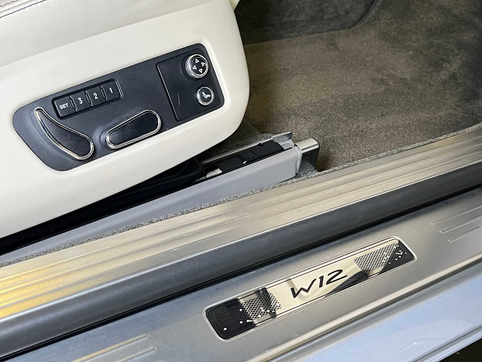 Used 2017 Bentley Continental GT image 15