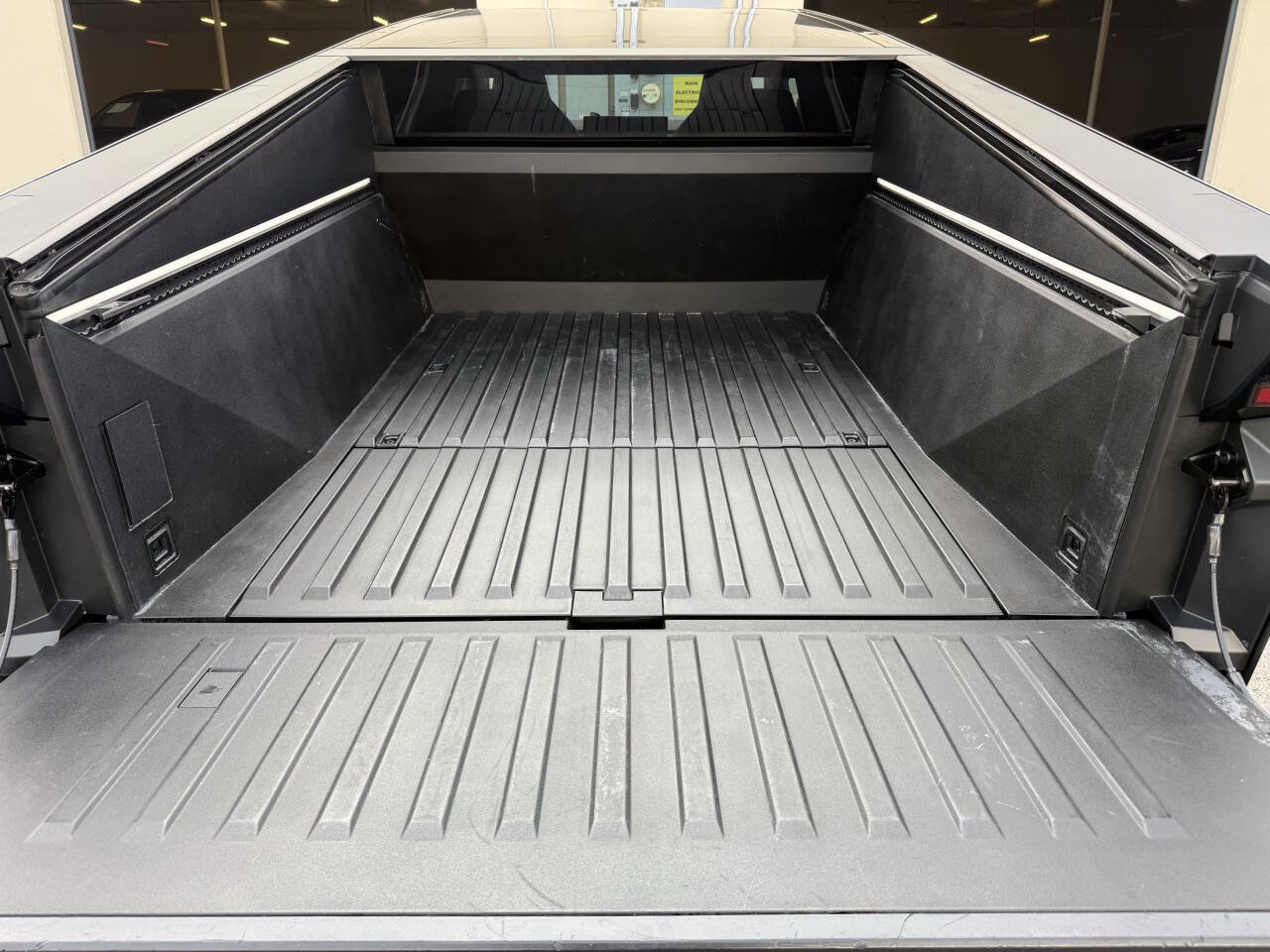 Used 2024 Tesla Cybertruck AWD Crew Cab image 24