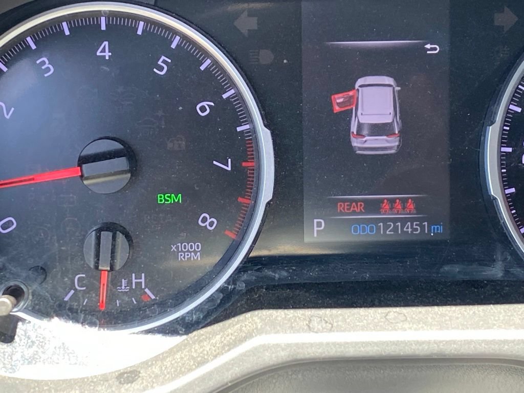 Used 2021 Toyota RAV4 XLE FWD image 14