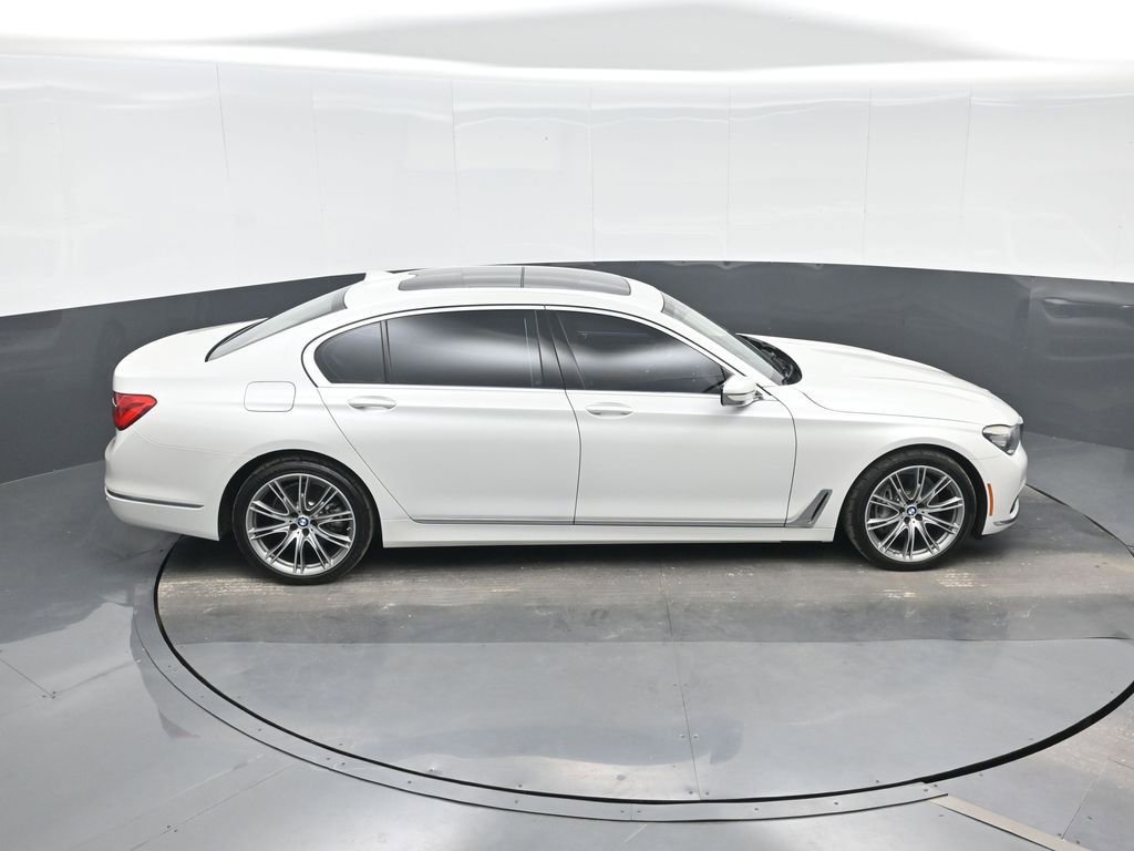 Used 2019 BMW 740i w/ Executive Package RWD image 22