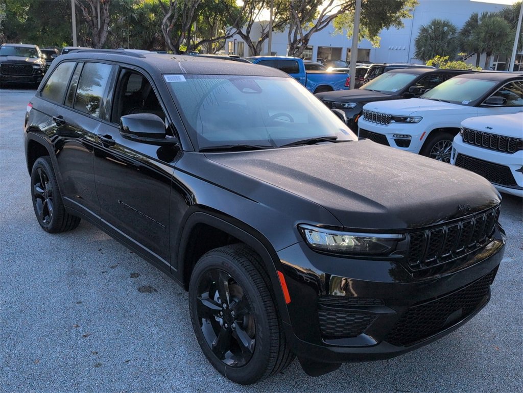 New 2025 Jeep Grand Cherokee Altitude image 17