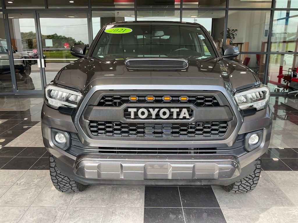 Used 2021 Toyota Tacoma TRD Sport w/ TRD Premium Sport Package AWD/4WD image 2