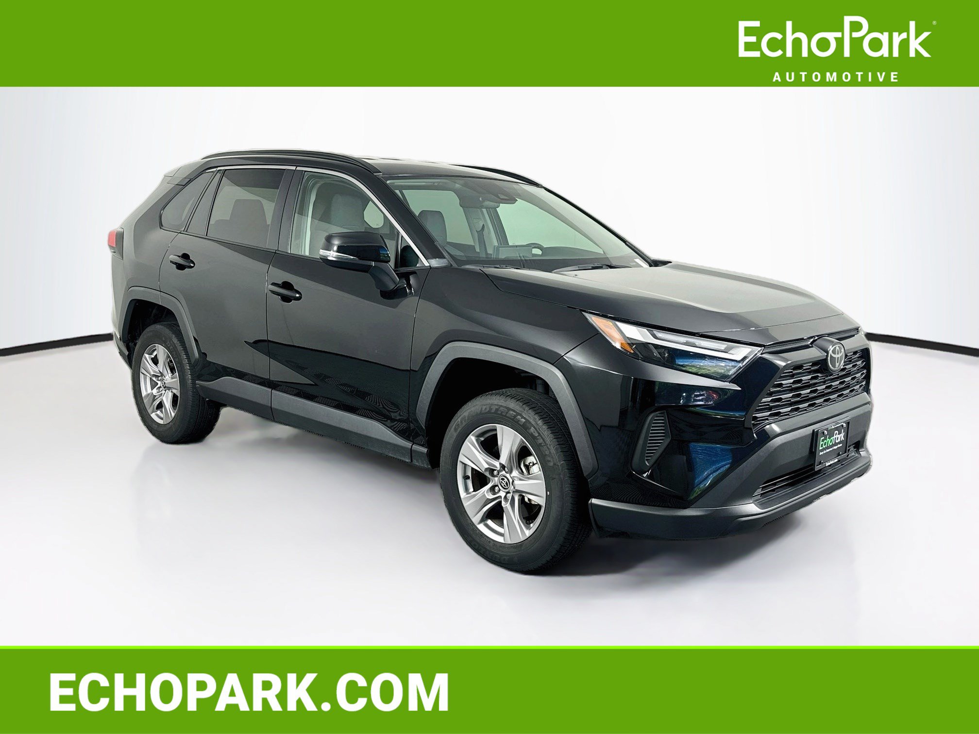 Used 2025 Toyota RAV4 XLE AWD/4WD image 1