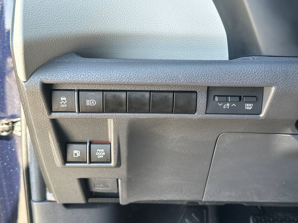 Used 2024 Toyota Sienna XLE image 21