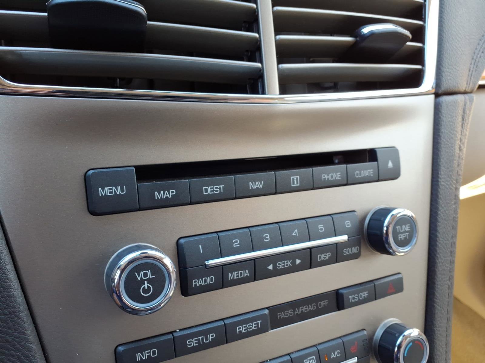 Used 2011 Lincoln MKT 2WD w/ 101A Rapid Spec Order Code image 18