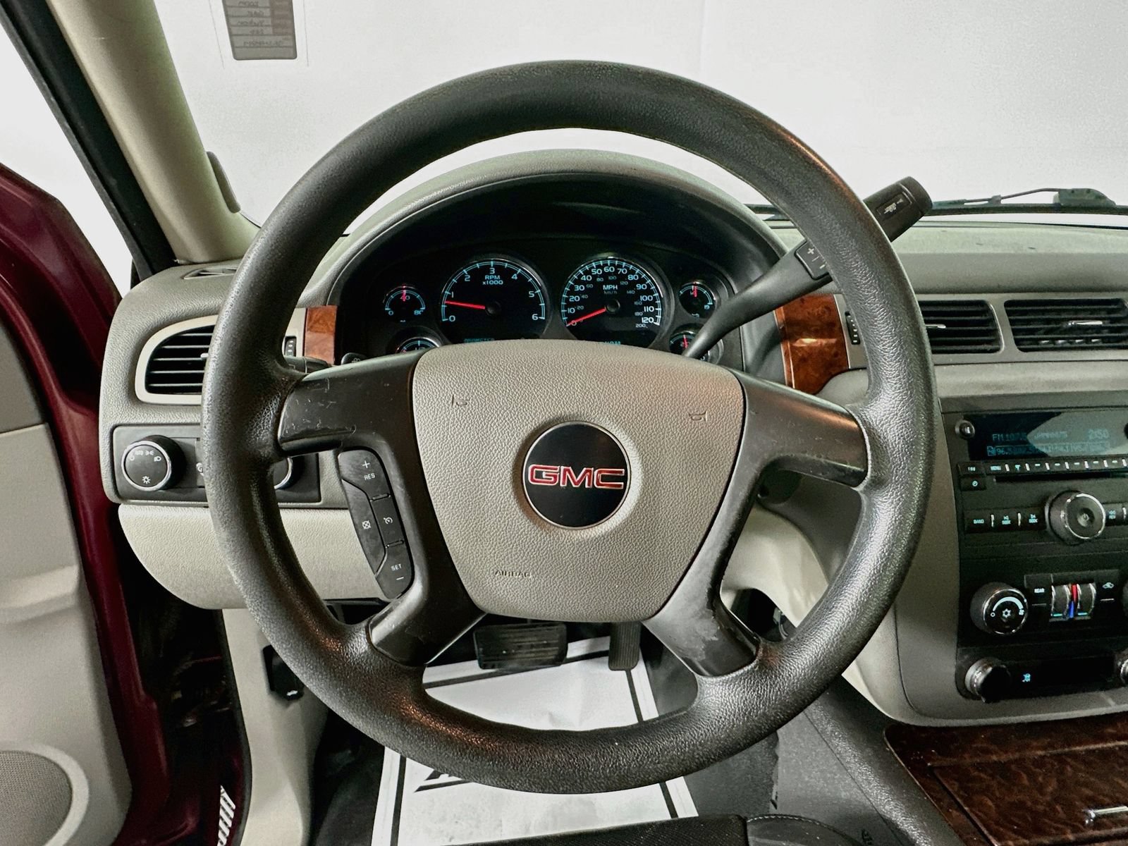 Used 2009 GMC Yukon XL 4WD image 12