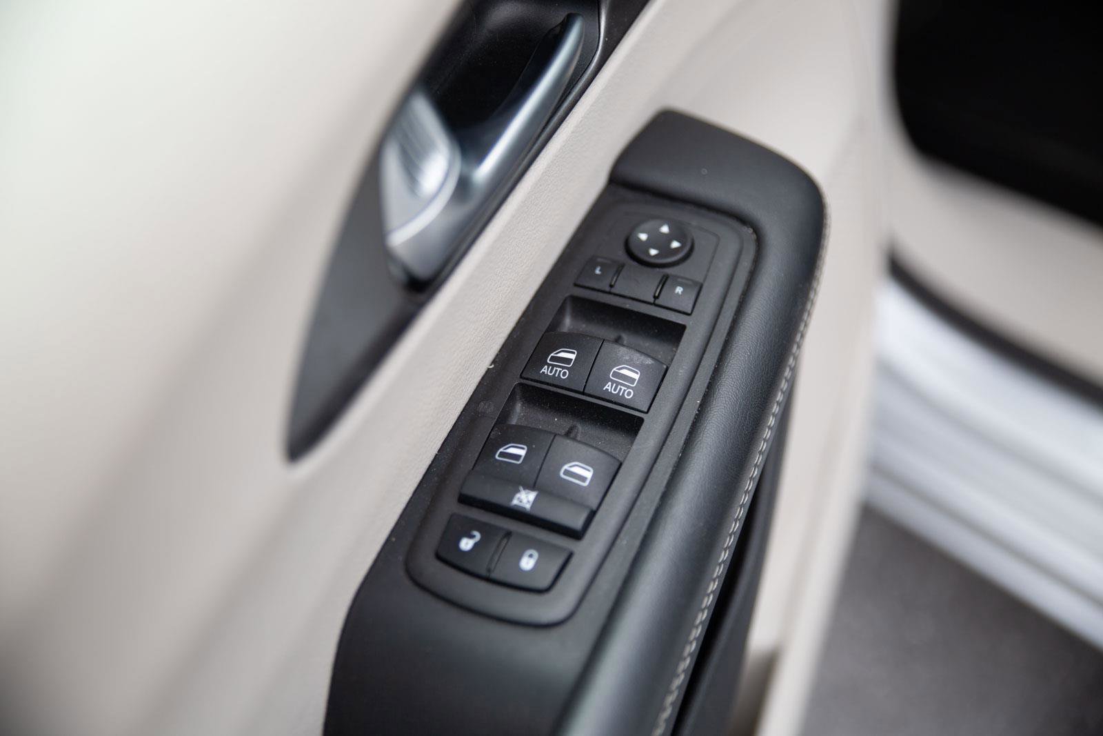 Used 2024 Chrysler Pacifica Touring-L FWD image 19
