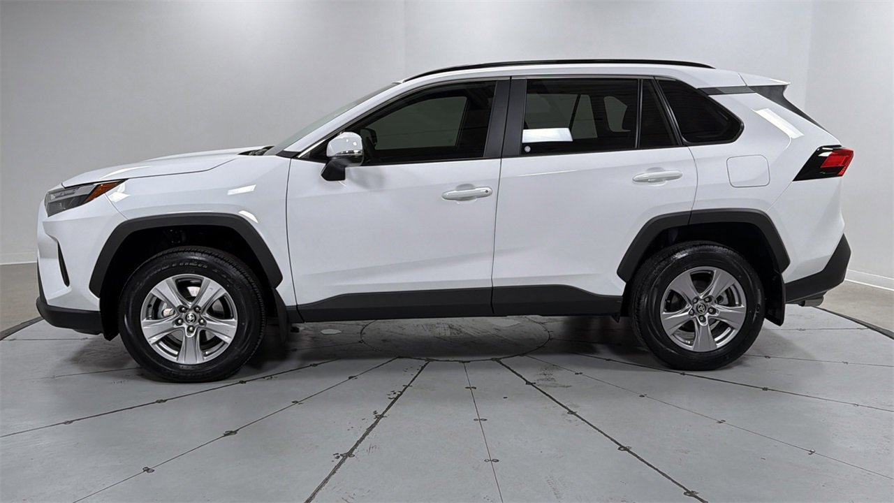 Used 2025 Toyota RAV4 XLE w/ Convenience Package image 8