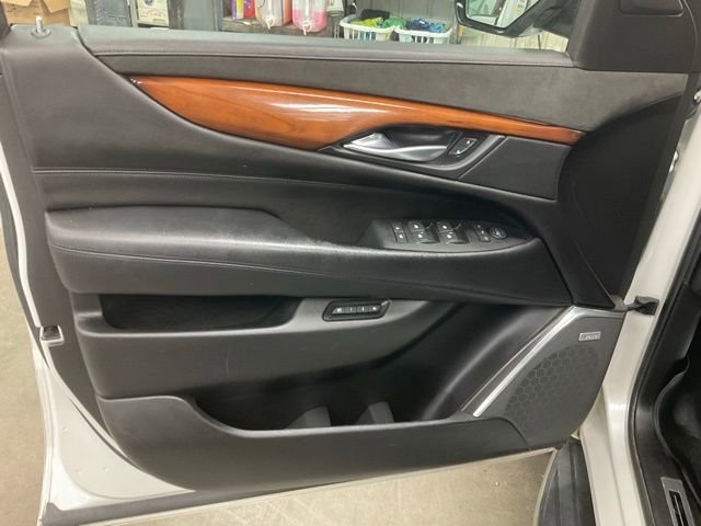 Used 2017 Cadillac Escalade ESV Luxury AWD/4WD image 5