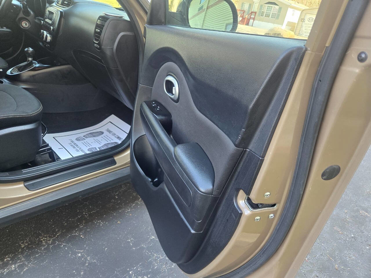 Used 2014 Kia Soul + image 24