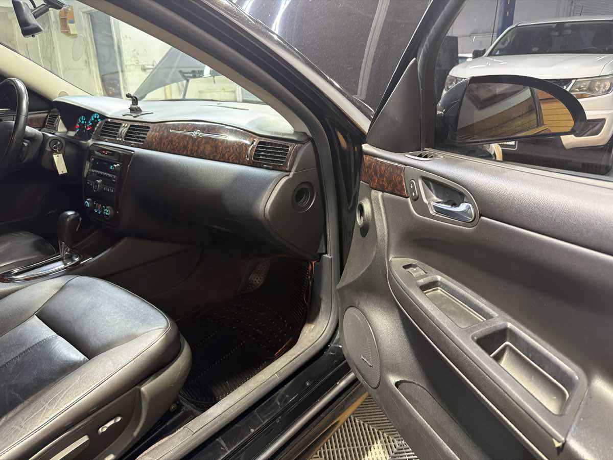 Used 2013 Chevrolet Impala LTZ FWD image 26
