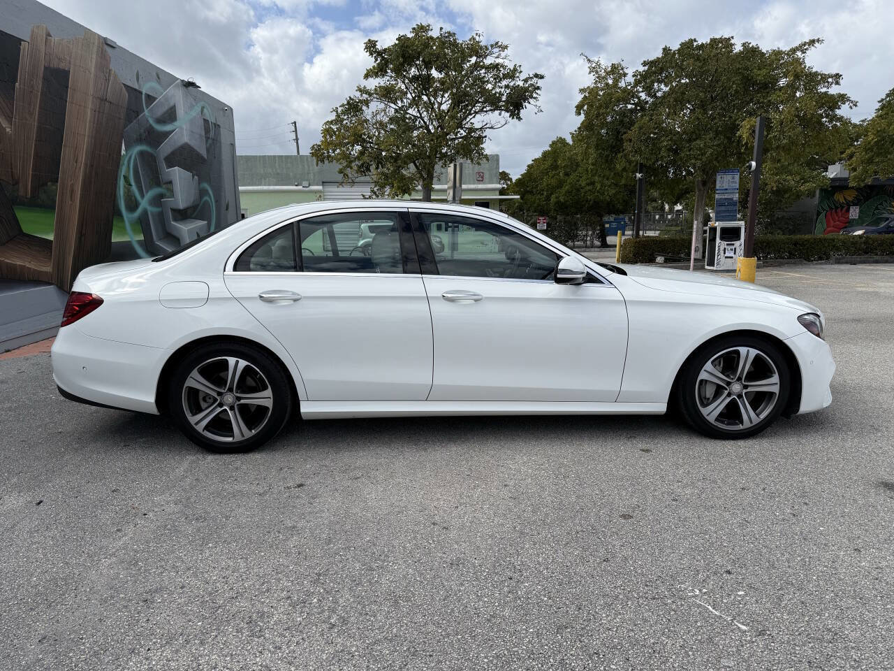 Used 2017 Mercedes-Benz E 300 4MATIC image 26