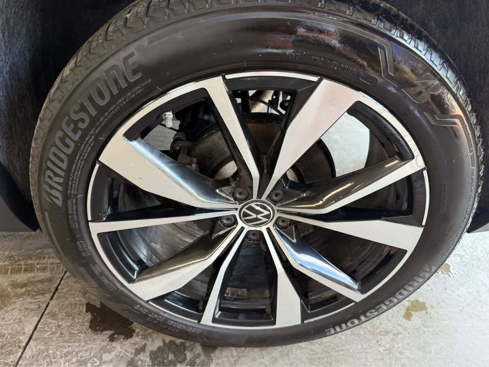 Used 2024 Volkswagen Atlas Cross Sport SEL Premium R-Line image 39