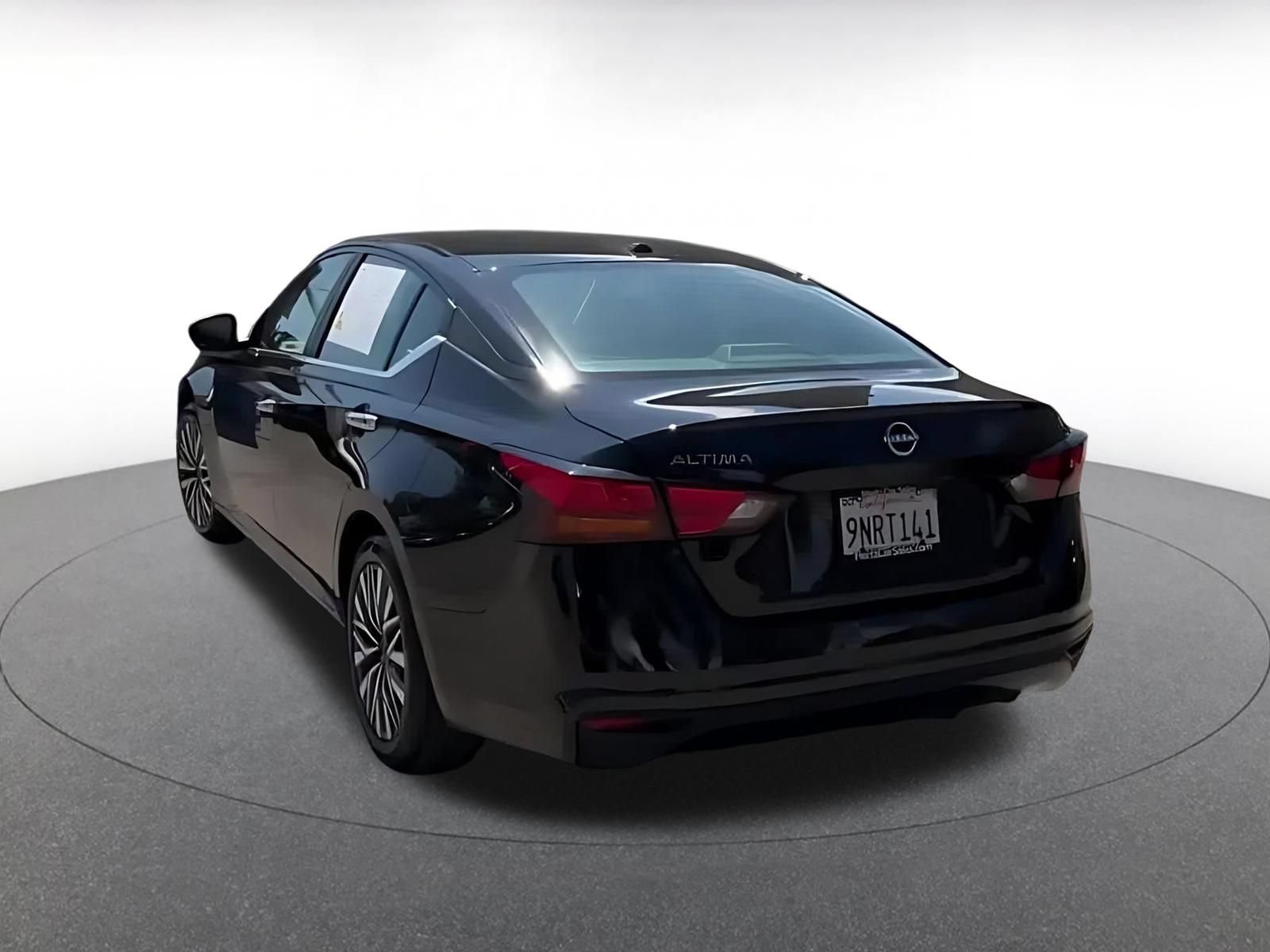 Used 2025 Nissan Altima 2.5 SV FWD image 10
