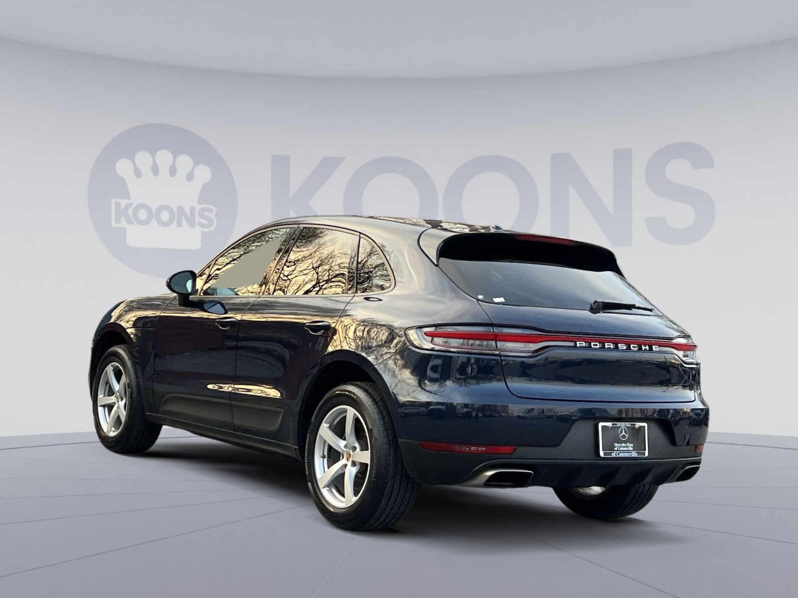 Used 2021 Porsche Macan w/ Premium Package AWD/4WD image 4