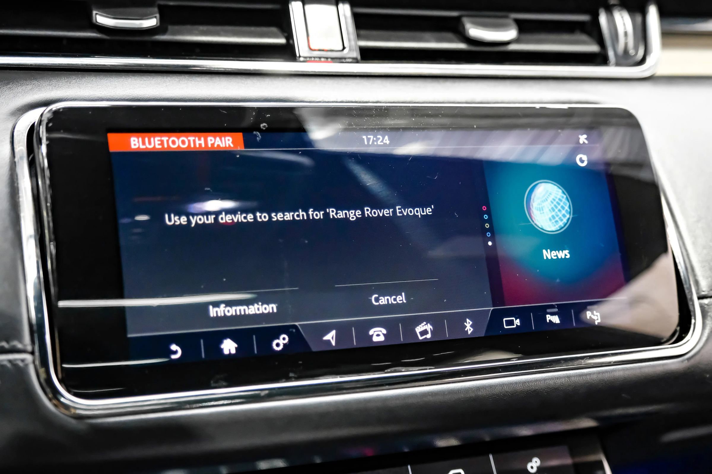 Used 2020 Land Rover Range Rover Evoque R-Dynamic SE image 43