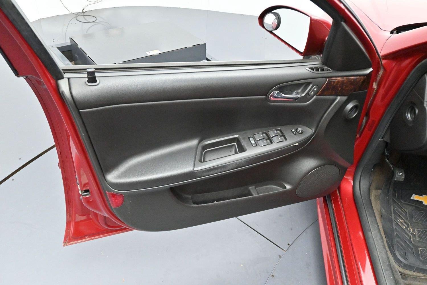 Used 2013 Chevrolet Impala LT w/ LT Sunroof Package FWD image 9