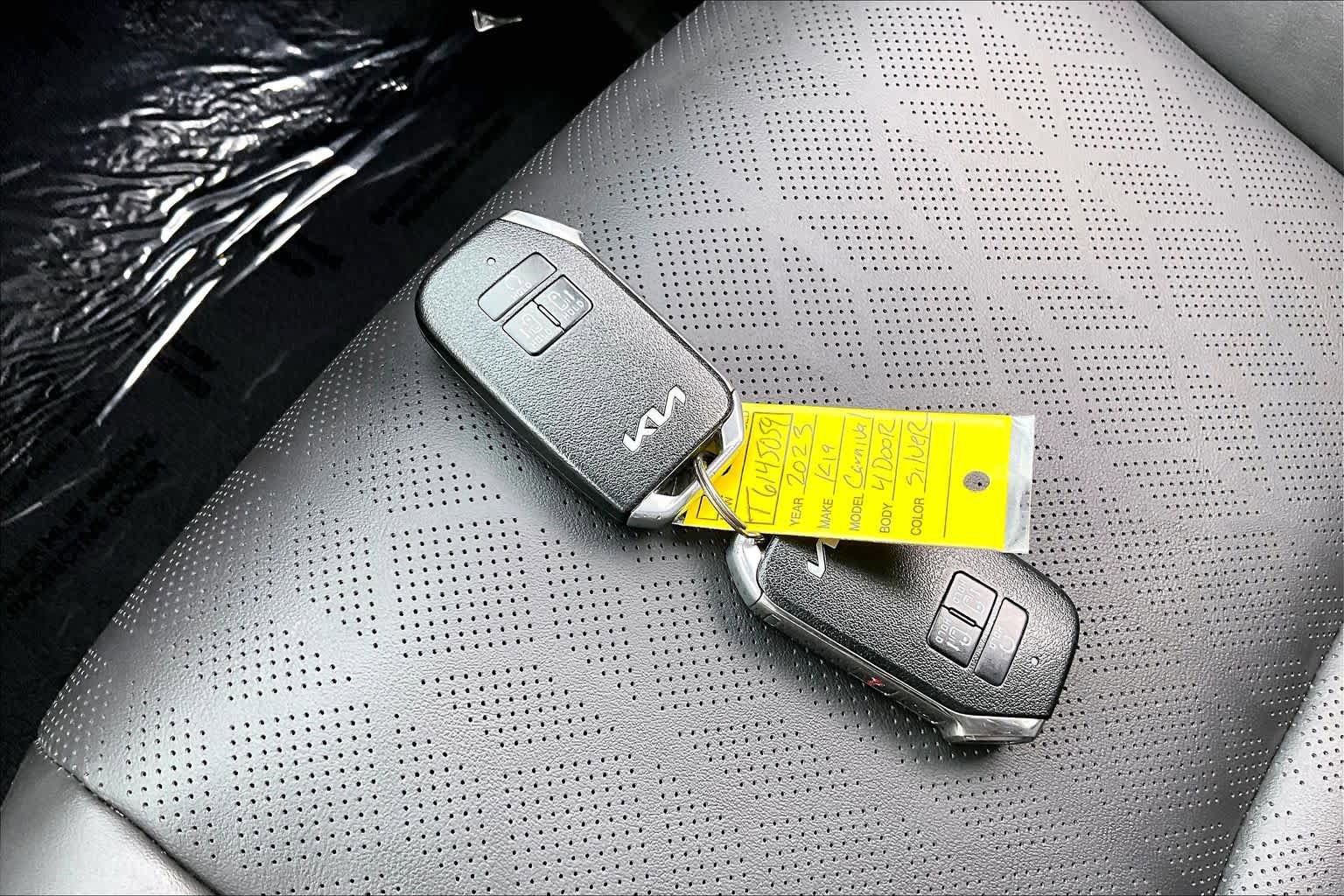 Used 2023 Kia Carnival LX FWD image 14