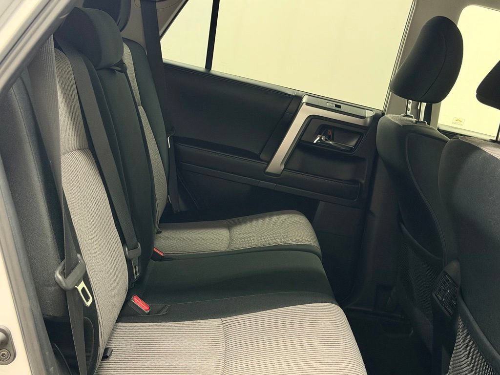 Used 2020 Toyota 4Runner SR5 AWD/4WD image 15