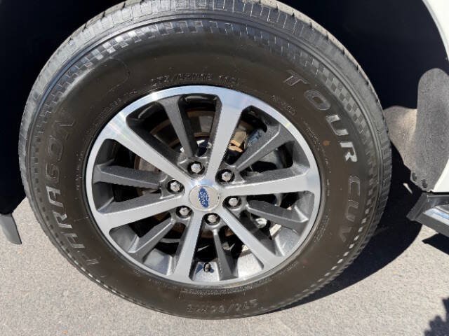 Used 2020 Ford Expedition XLT w/ Equipment Group 202A AWD/4WD image 20