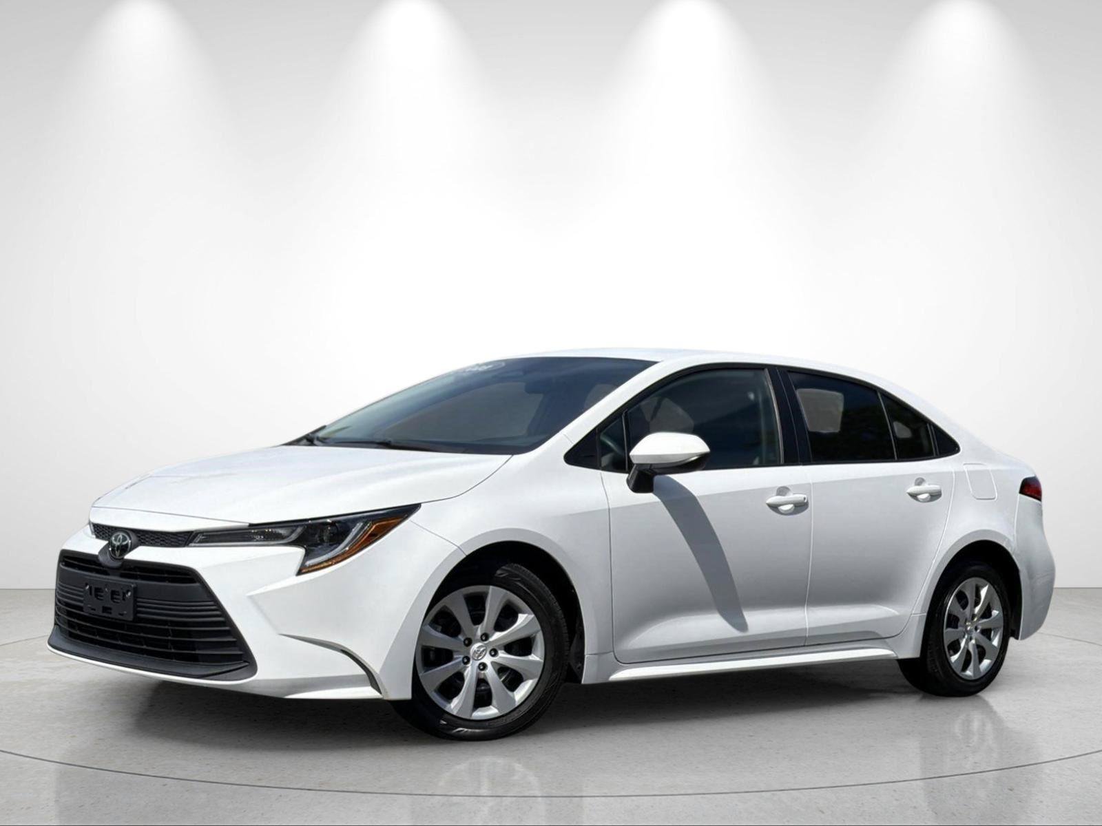Used 2023 Toyota Corolla LE w/ Carpet Mat Package (TMS) FWD image 1