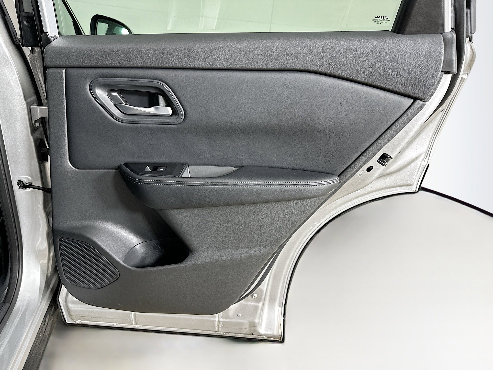 Used 2025 Nissan Rogue SV image 29