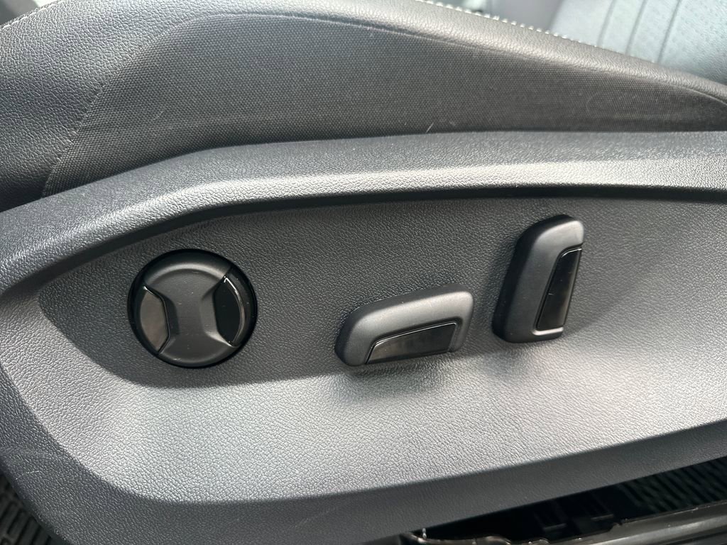 Used 2022 Volkswagen Tiguan SE image 4