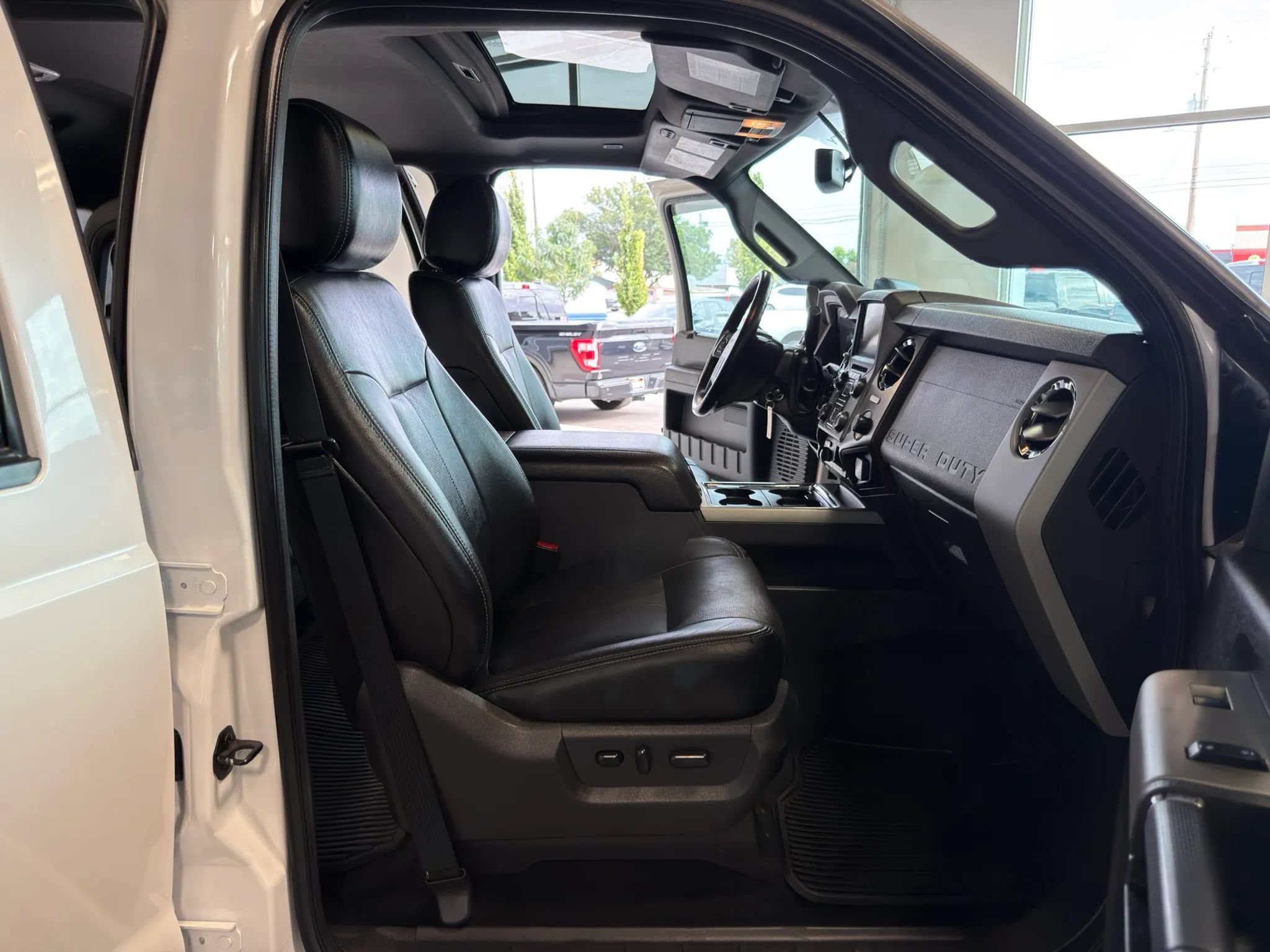 Used 2016 Ford F350 Lariat w/ Lariat Ultimate Package AWD/4WD image 21