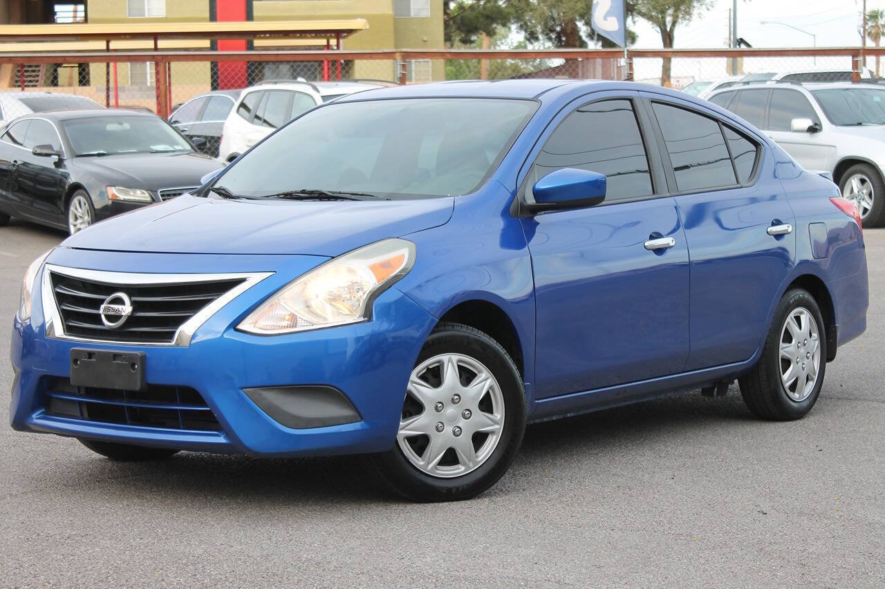 Used 2015 Nissan Versa SV FWD image 4