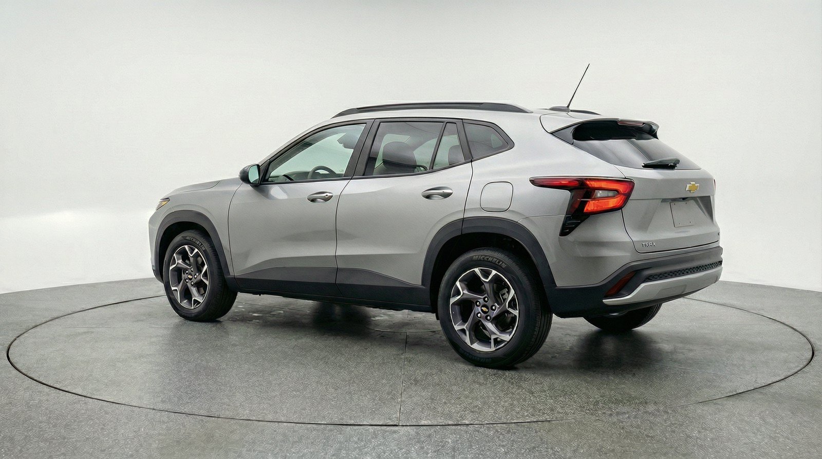 Used 2025 Chevrolet Trax LT w/ LT Convenience Package FWD image 6