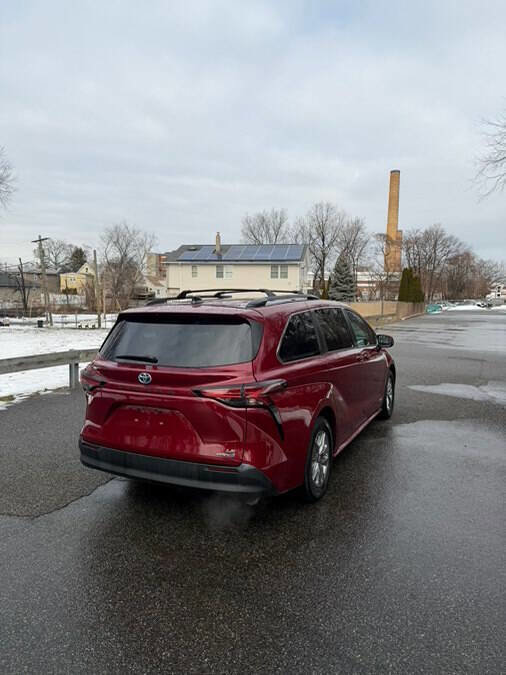 Used 2021 Toyota Sienna LE image 9