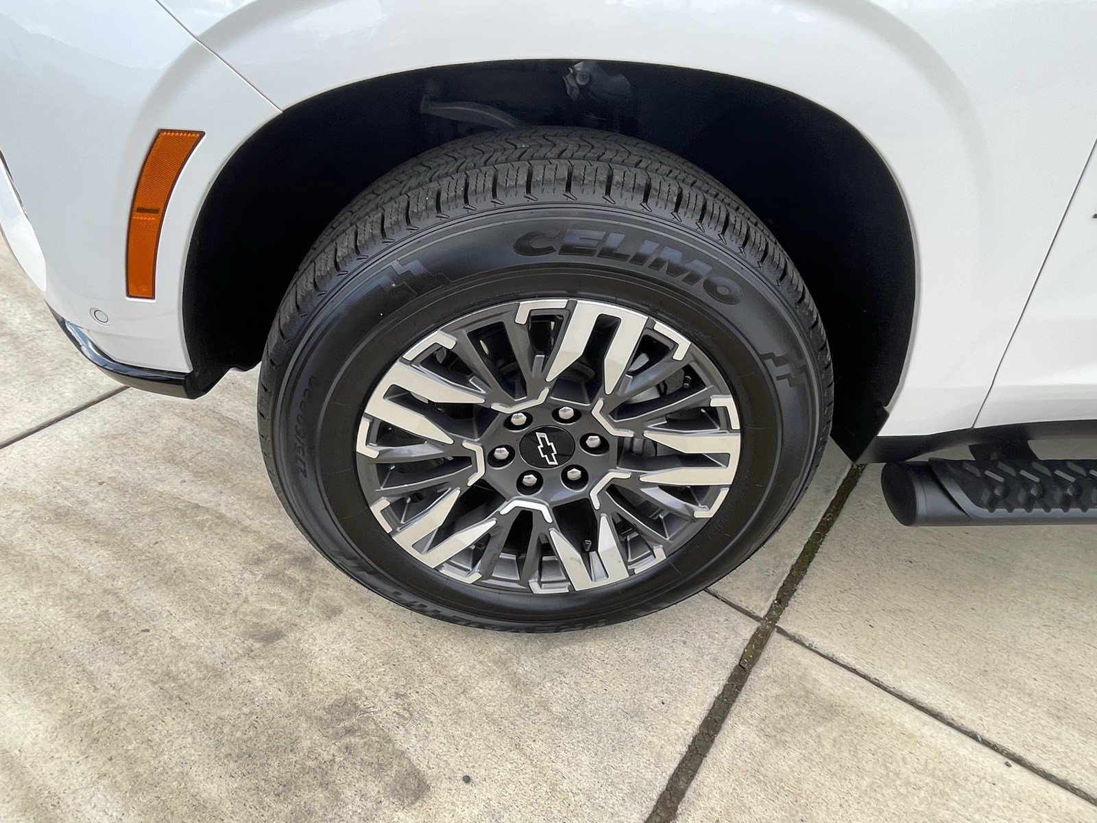 Used 2025 Chevrolet Suburban Z71 AWD/4WD image 9