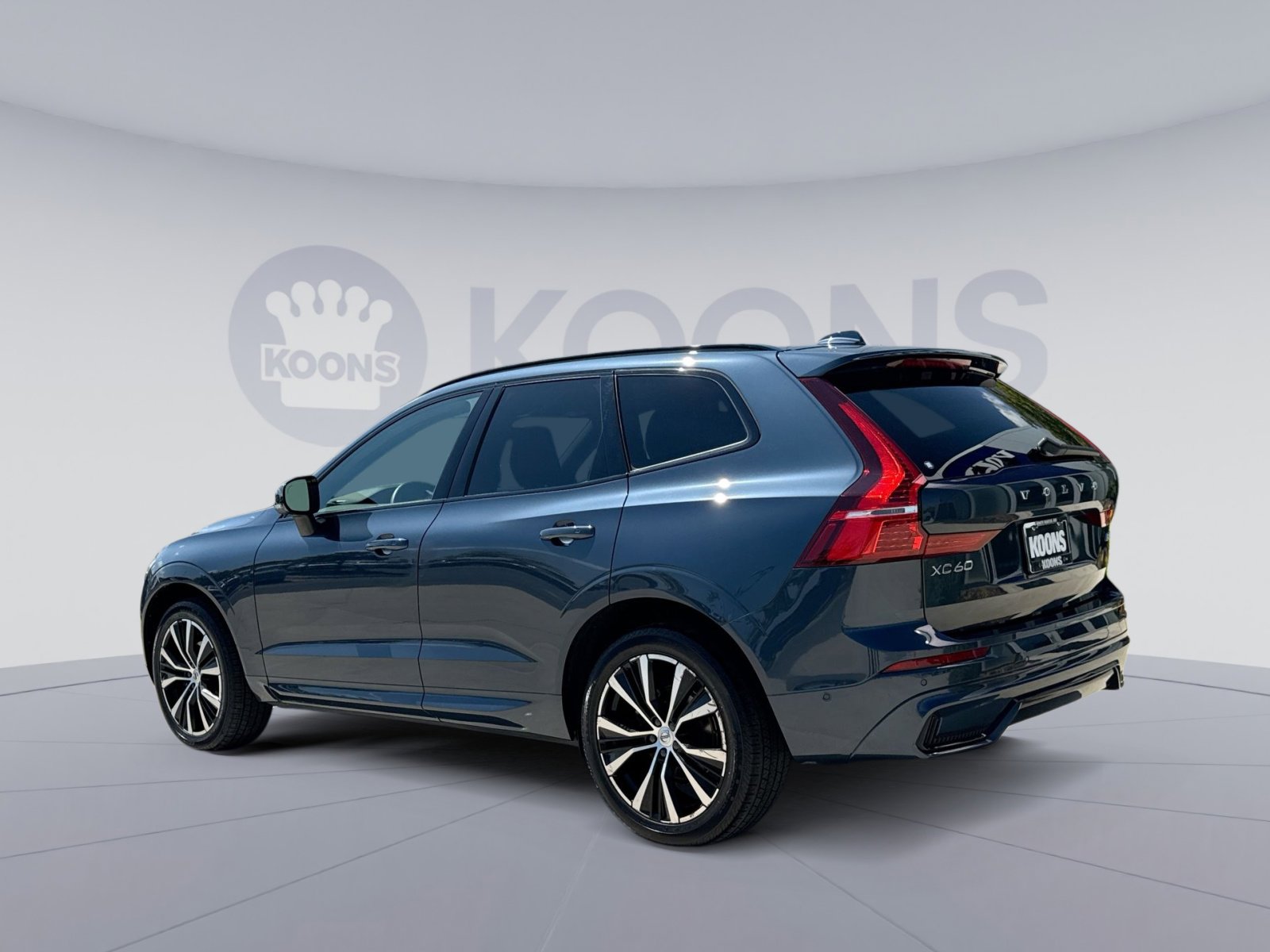 Used 2023 Volvo XC60 B5 Plus w/ Climate Package AWD/4WD image 4