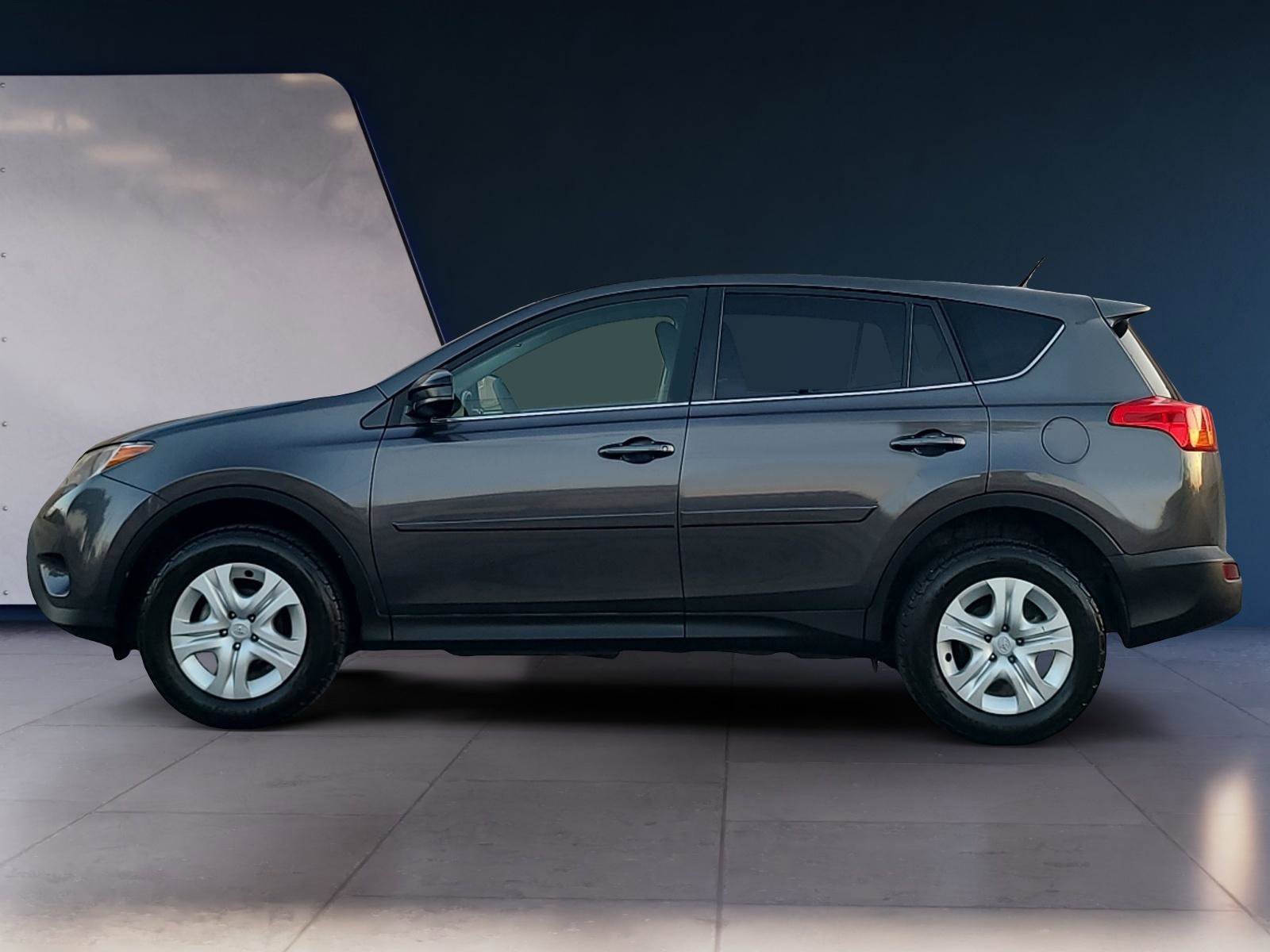 Used 2014 Toyota RAV4 LE image 2