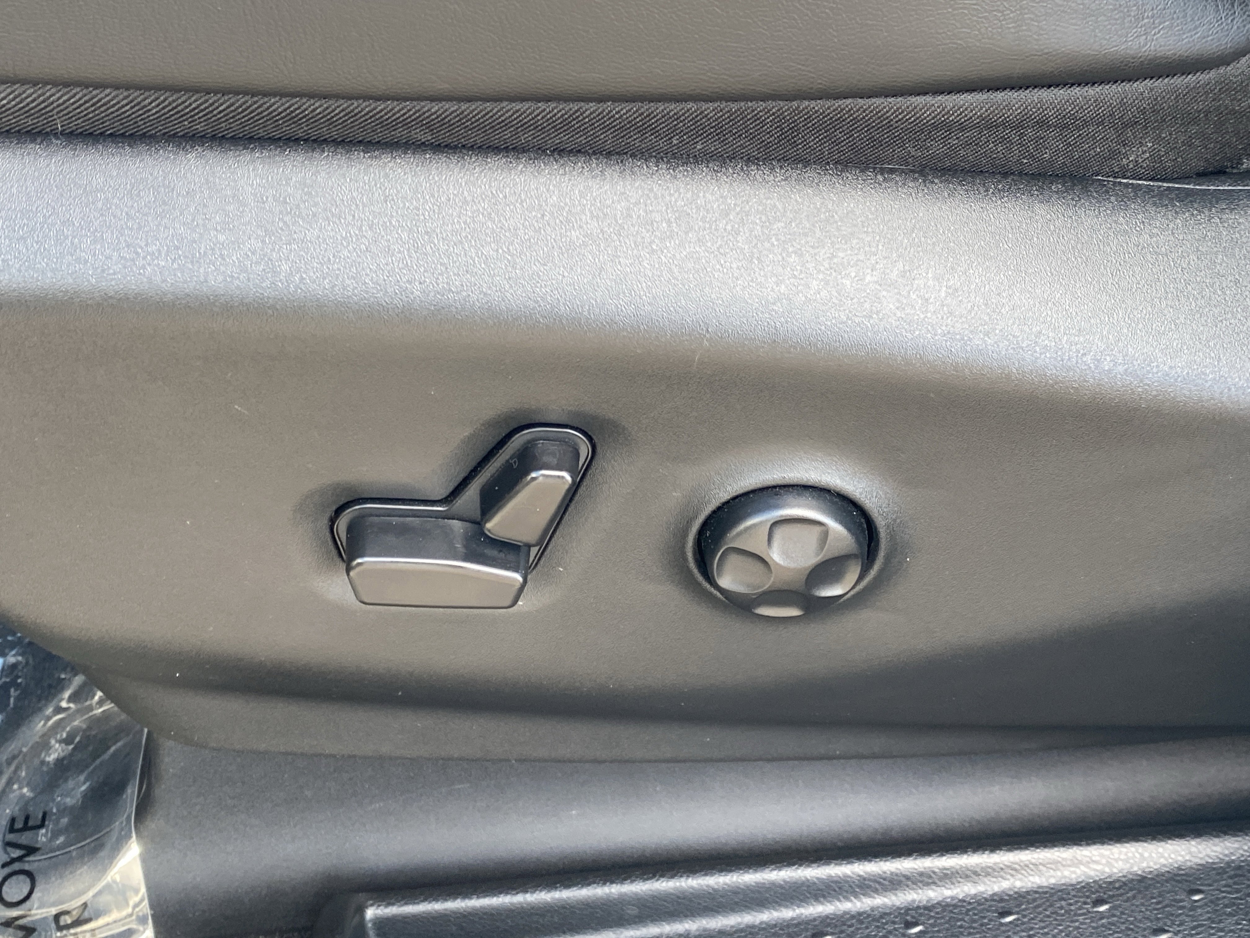 Used 2024 Chrysler Pacifica Limited w/ Uconnect Theater Family Group image 17