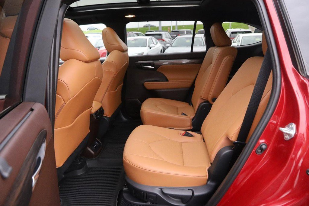 Used 2021 Toyota Highlander Platinum AWD/4WD image 11
