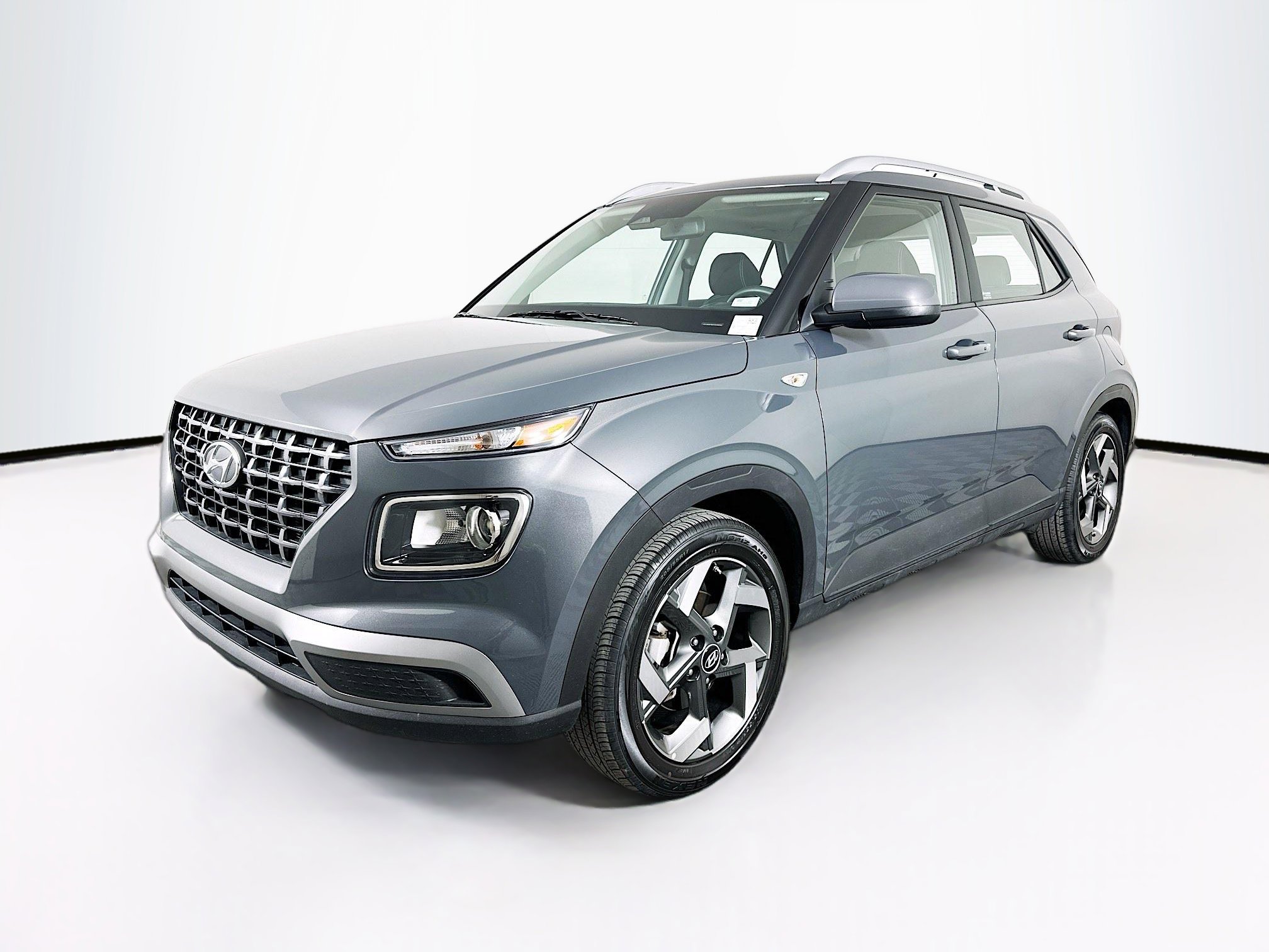 Used 2025 Hyundai Venue SEL image 3