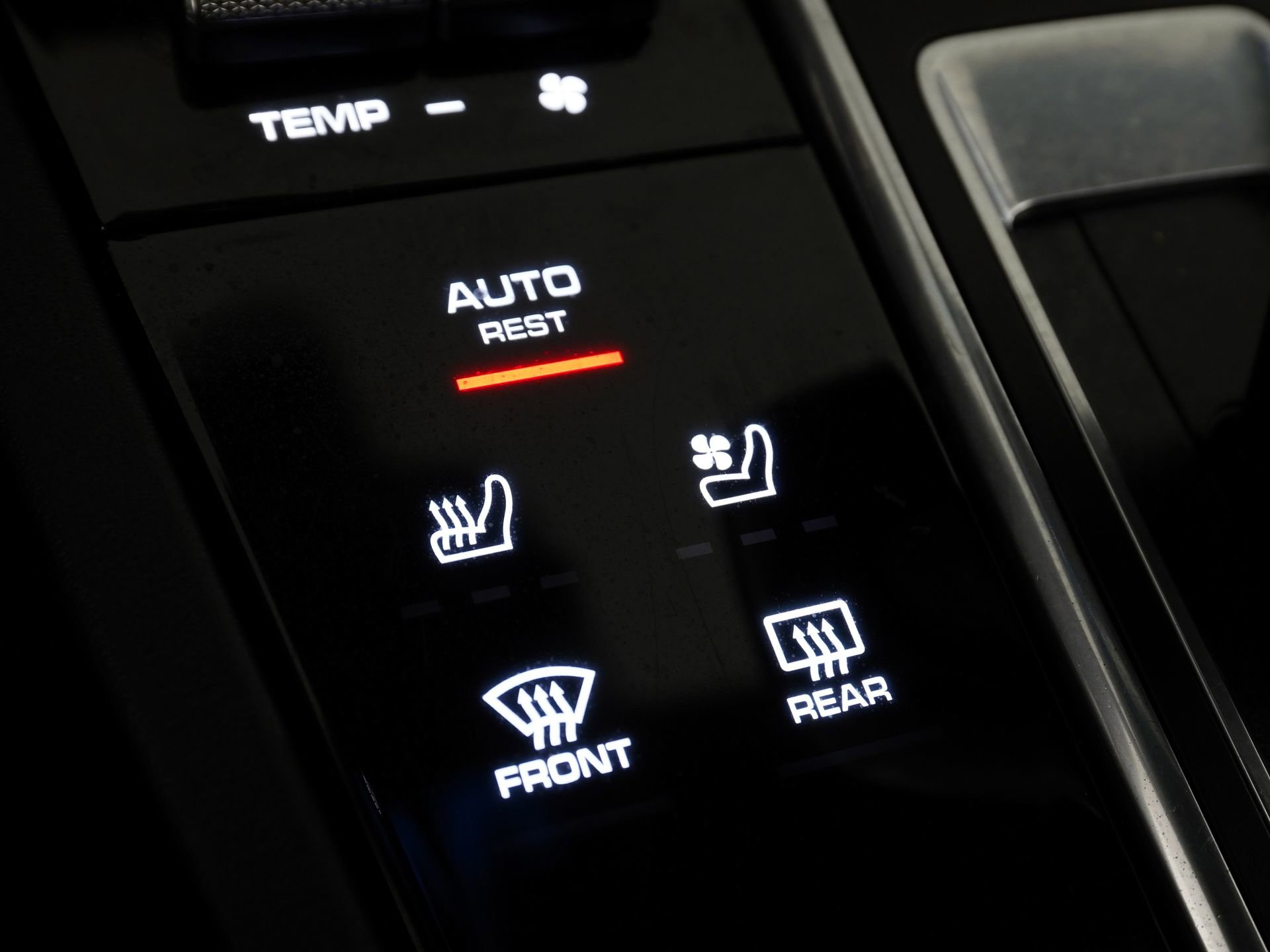 Used 2023 Porsche Cayenne image 23